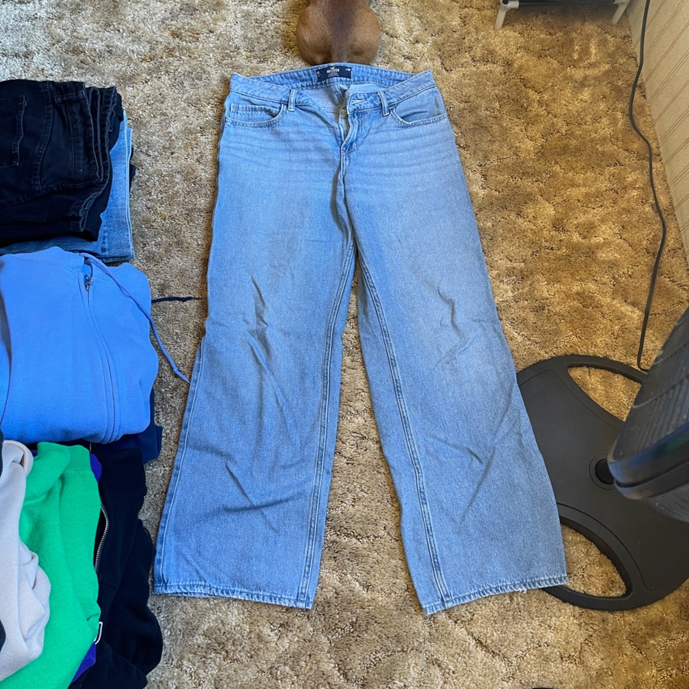 Baggy low rise blue jeans